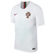 Форма сборной      Португалии по футболу 2018  Гостевая (комплект: футболка + шорты + гетры)