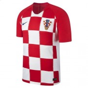 Форма сборной    Хорватии по футболу 2018  Домашняя  (комплект: футболка + шорты + гетры) 