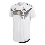 Форма сборной     Германии по футболу 2018  Домашняя  (комплект: футболка + шорты + гетры) 